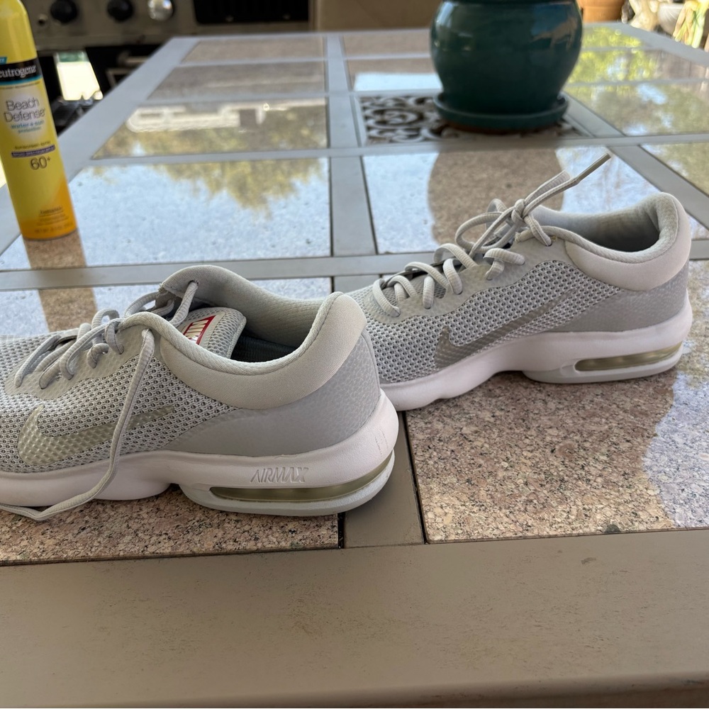 Nike Gray Sneakers Mesh Breathable Design - Picture 5 of 7